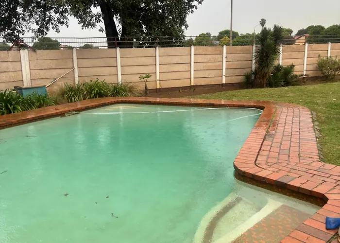 Ruros Guest House