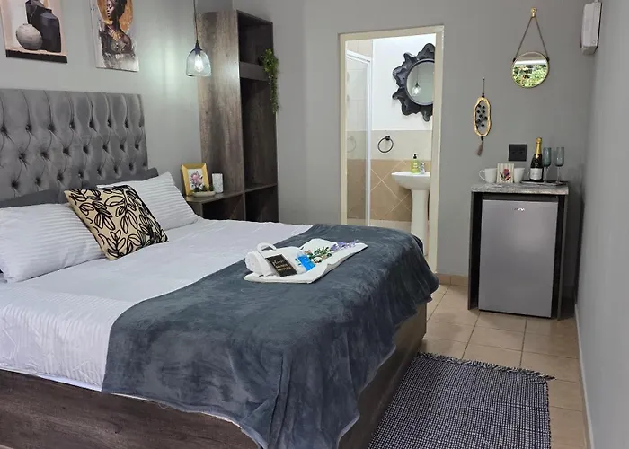Phola Lodge Or Tambo